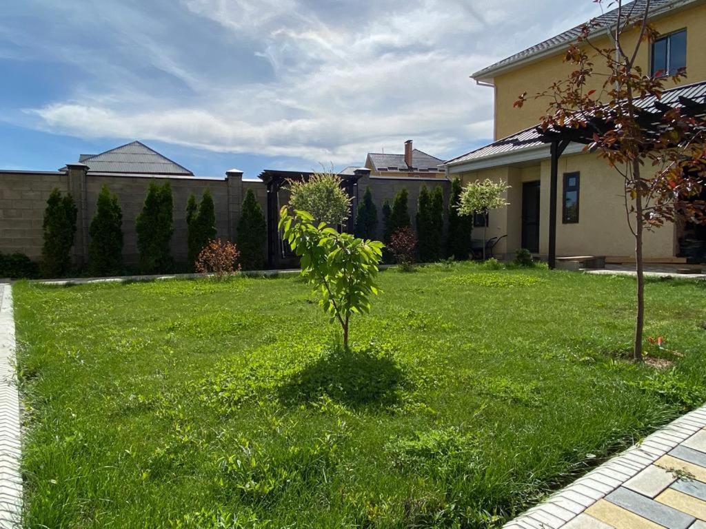 Aikol Guesthouse Privokzalnoye Bagian luar foto